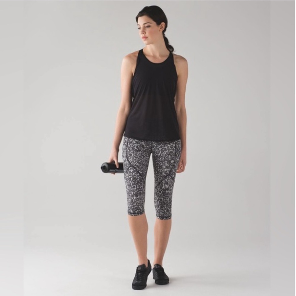 Lululemon crop leggings size 6 💕💕